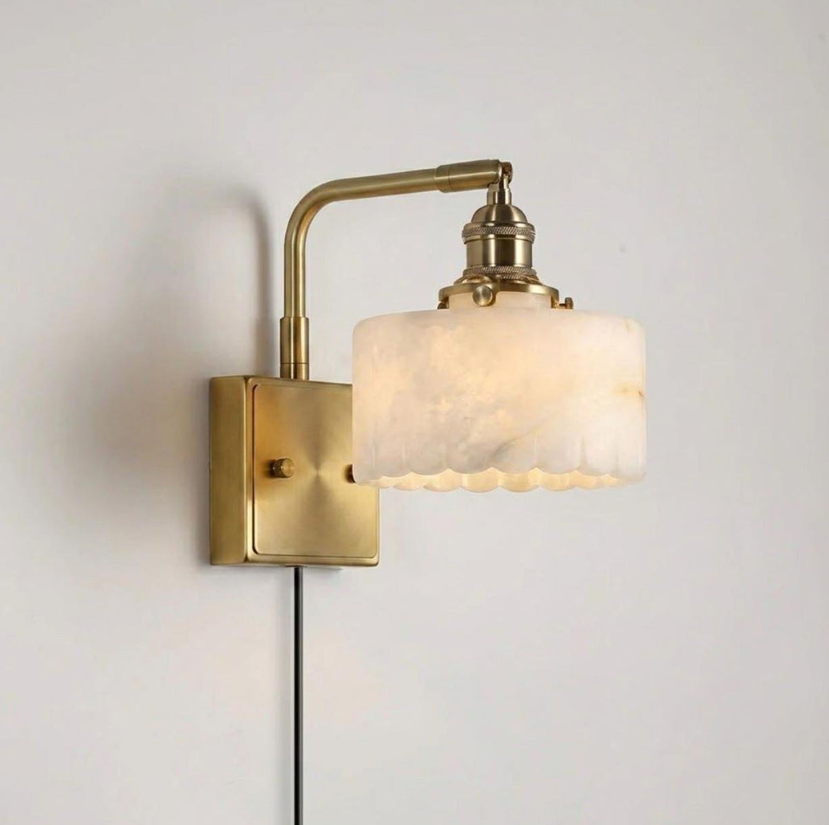 Cavella Alabaster Curated Alabaster Wall Sconce – Dia 24 cm × H 20 cm    ∅ 9.4 × H 7.8 finish configuration