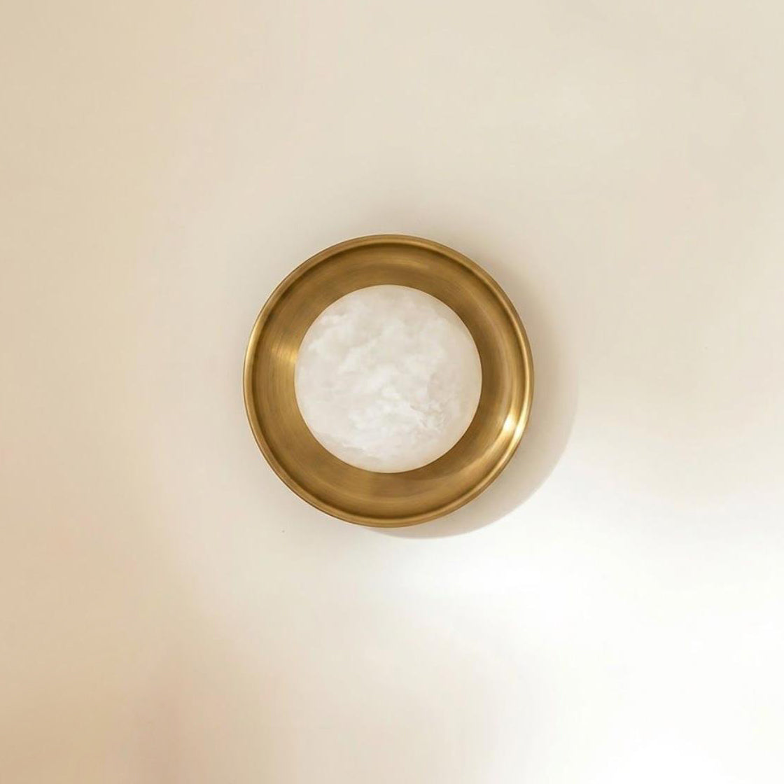 Dura Round Alabaster Curated Alabaster Wall Scon – Dia 18cm  ∅ 7 Lampshade 12cm  ∅ 4.7 finish configuration
