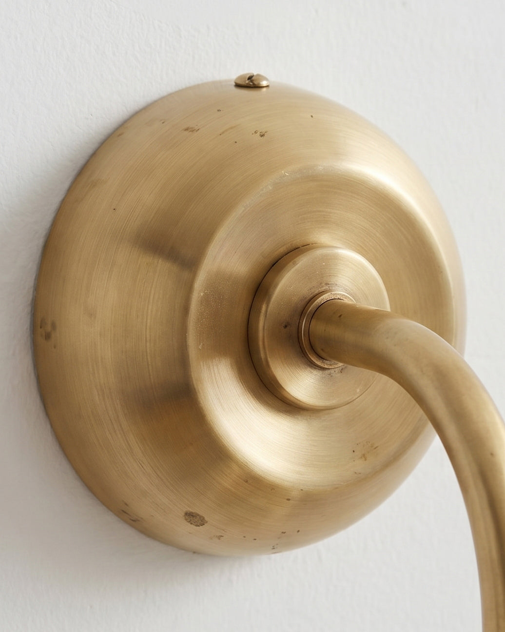 Elio Alabaster Curated Alabaster Wall Sconce – full fixture elevation view