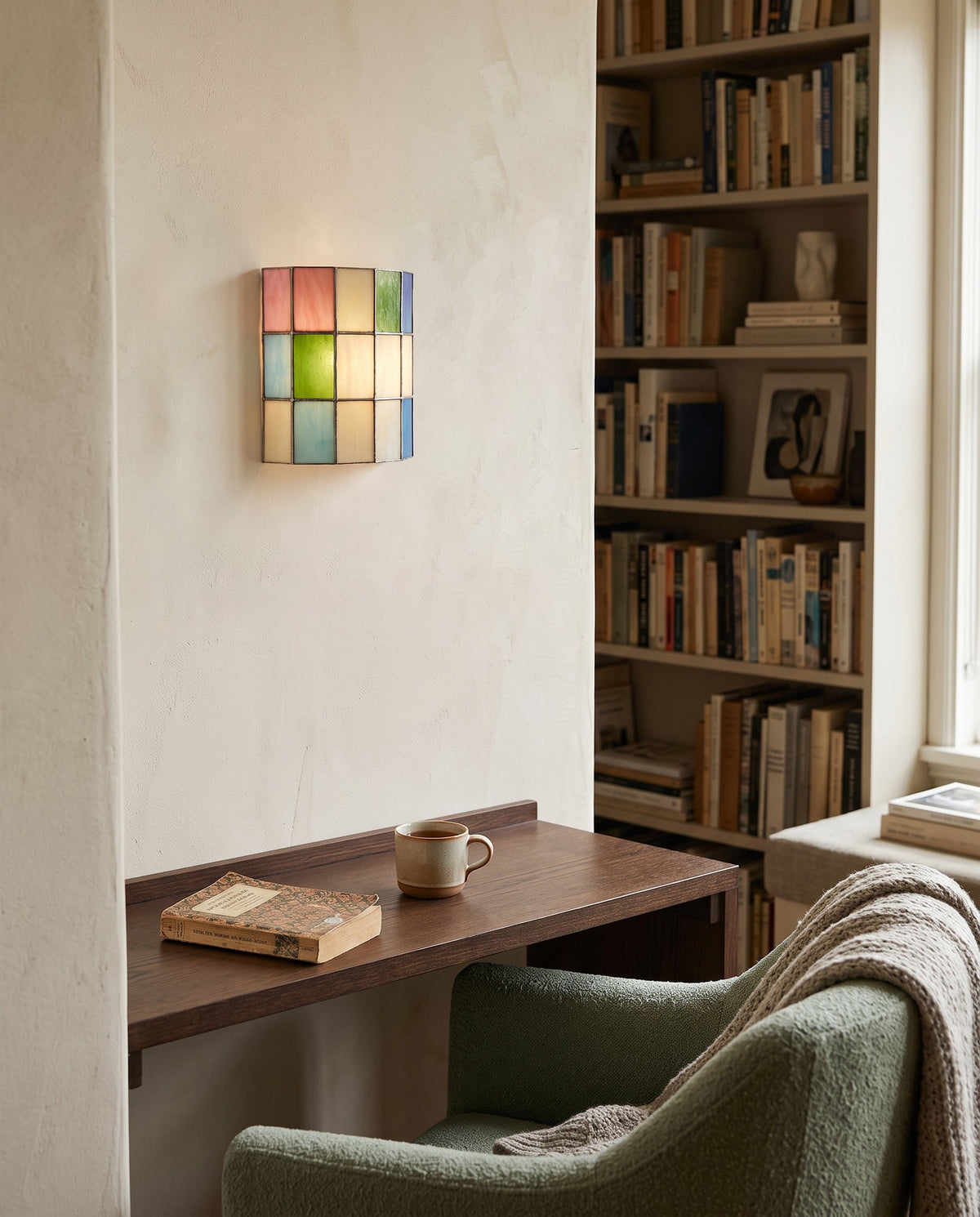 Lunavia Portrait Curated Mouth-Blown Frosted Gla – illuminated warm ambiance setting