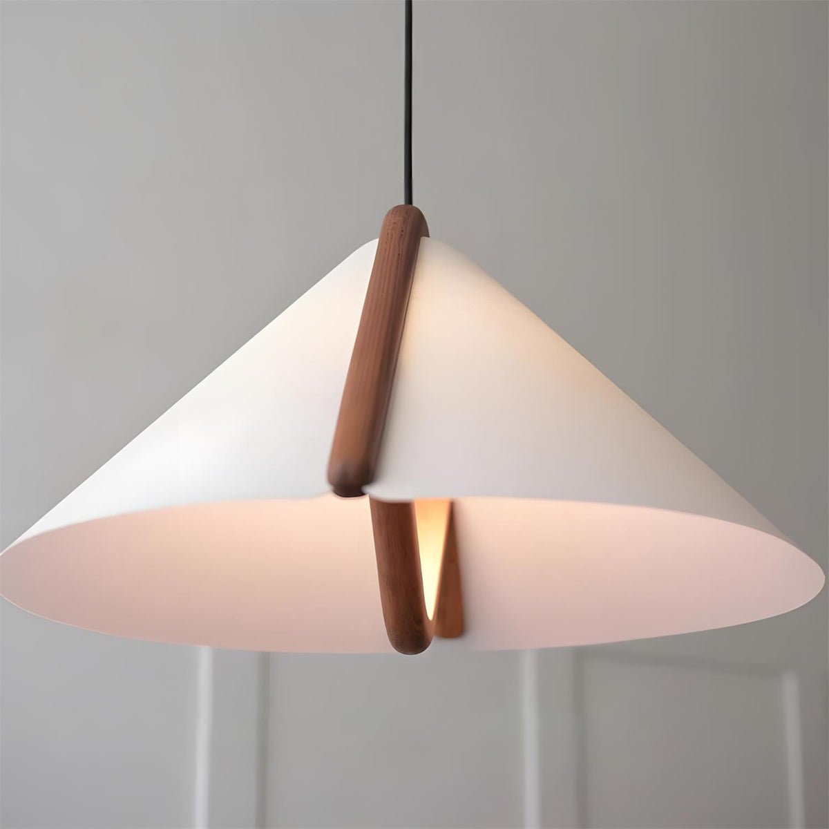 Mireon Arch Curated Solid Hardwood Pendant Light – handcrafted surface texture
