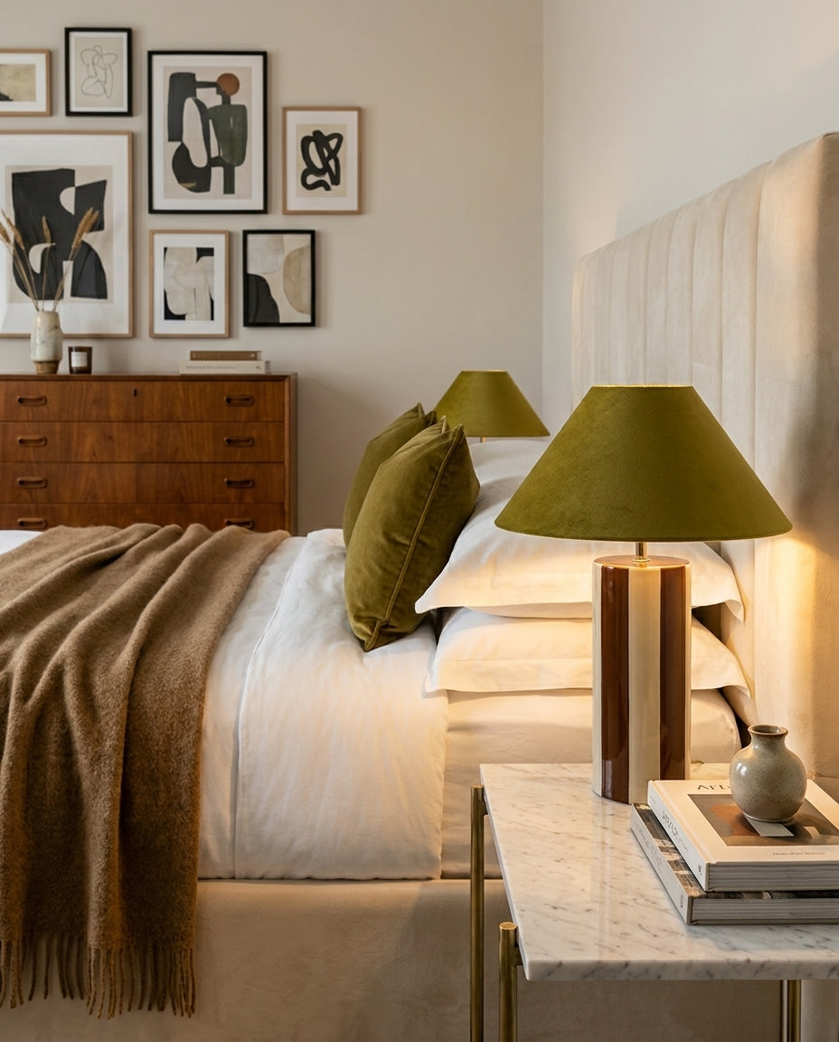 Sienvale Curated Iron & Glass Table Lamp – macro detail view